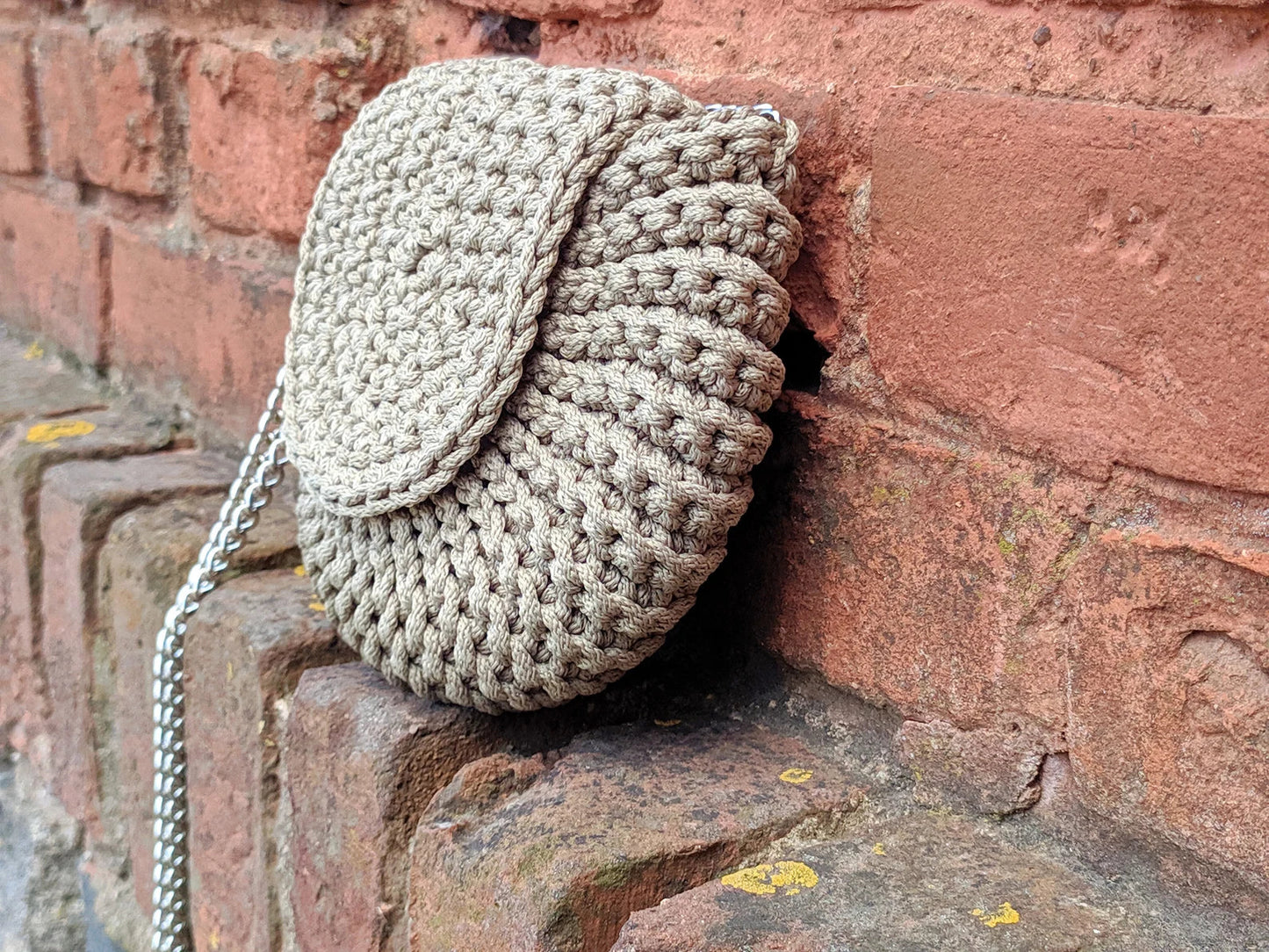 🌰 Oreo Shell Bag – Bold Texture, Easy Steps