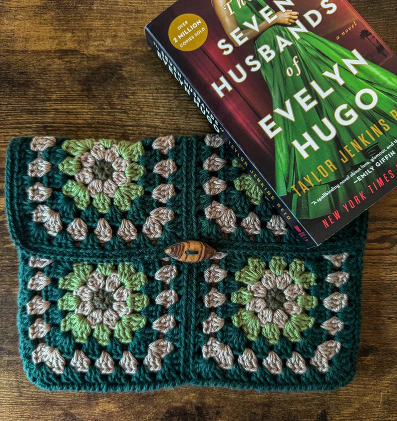 Granny Square Pouch Crochet Pattern - Cielcraft