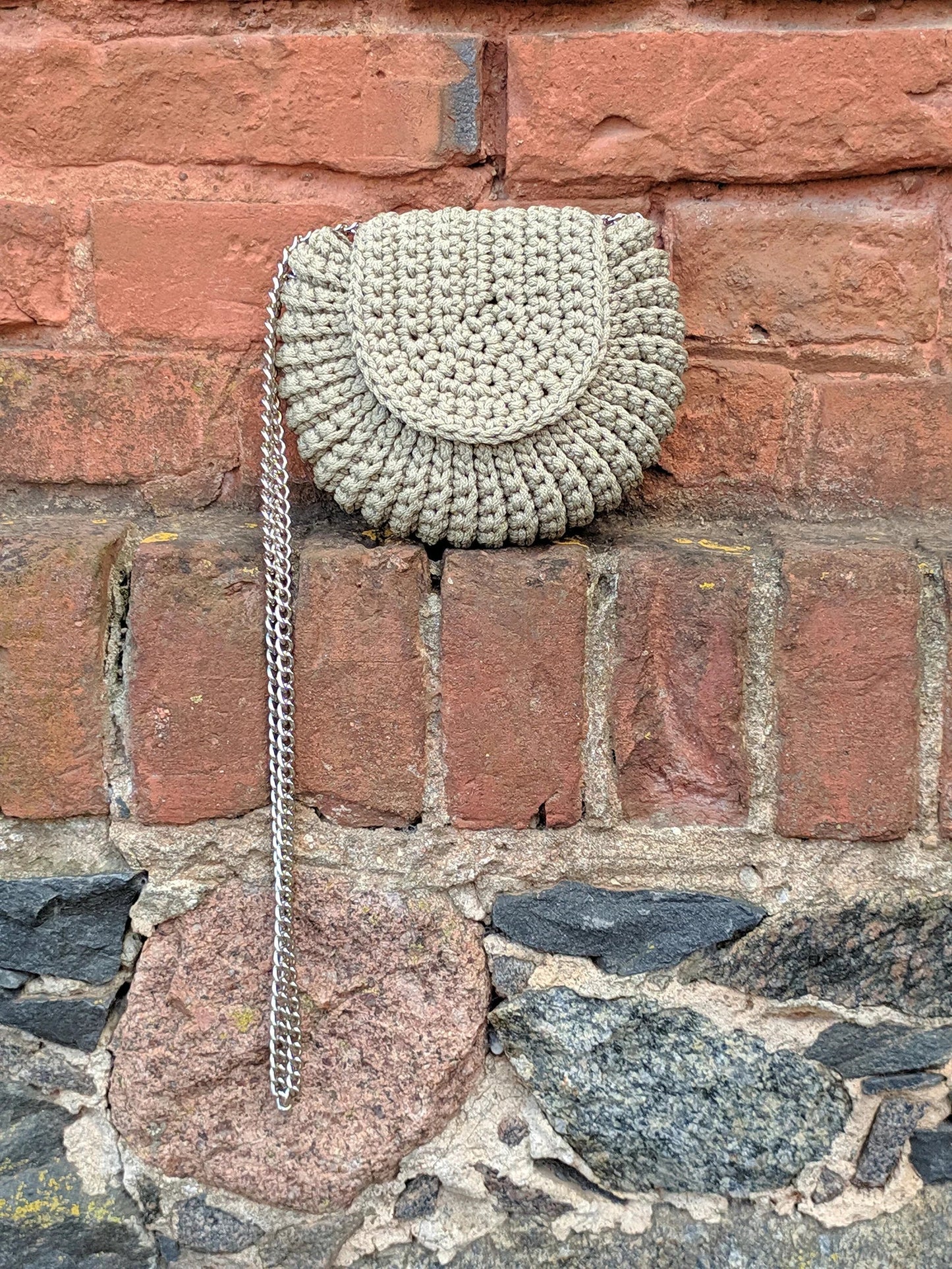 🌰 Oreo Shell Bag – Bold Texture, Easy Steps