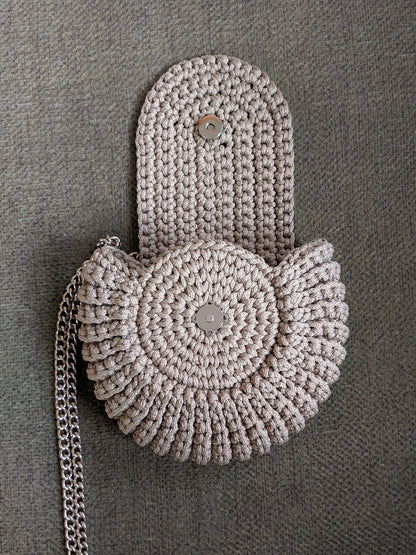 🌰 Oreo Shell Bag – Bold Texture, Easy Steps