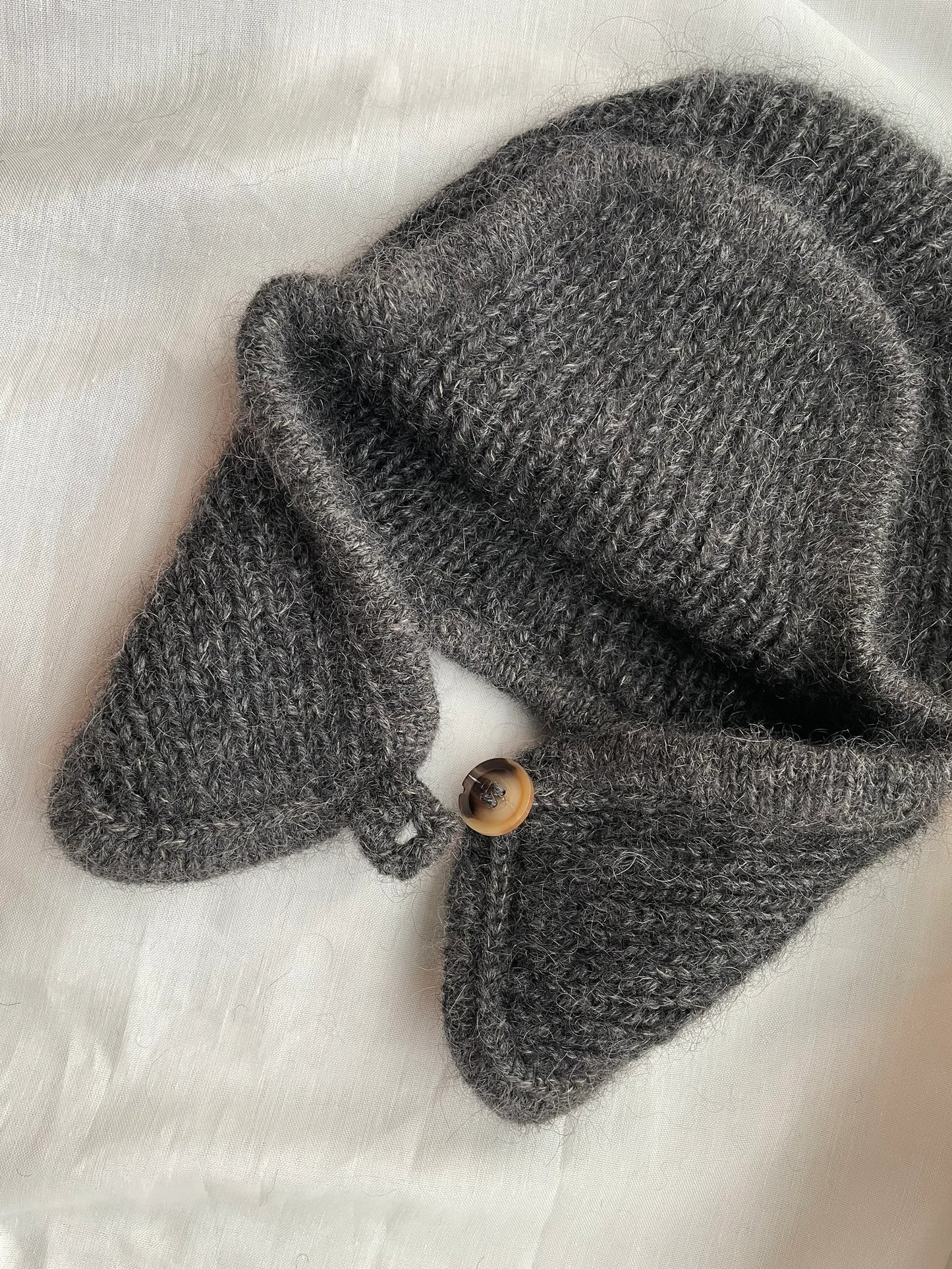 ❄️ Cozy Pilot Hat – Ribbed Knit Pattern (PDF)