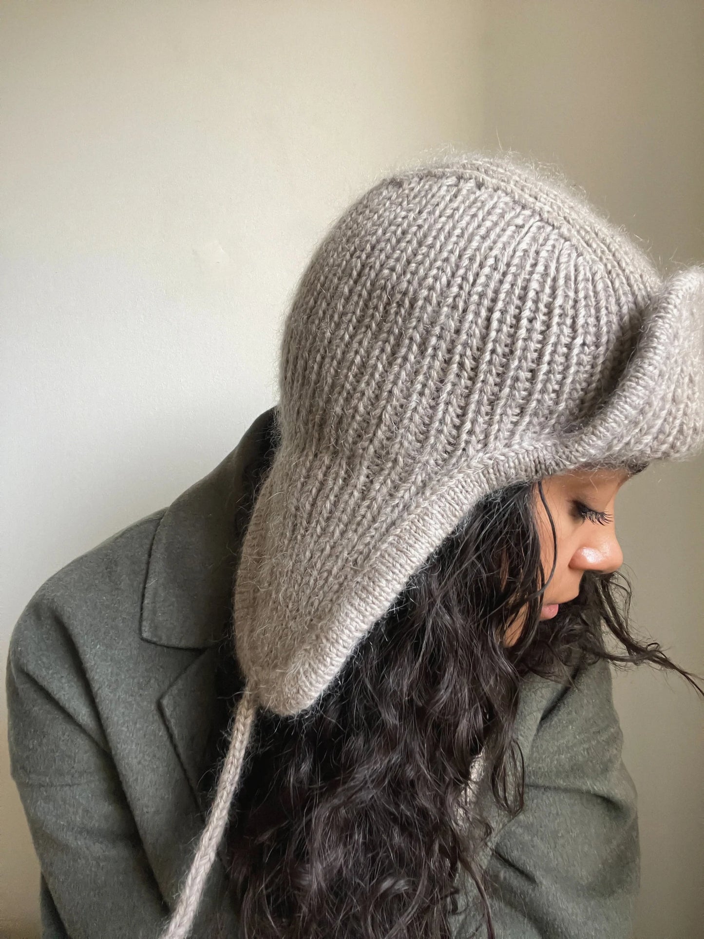 ❄️ Cozy Pilot Hat – Ribbed Knit Pattern (PDF)