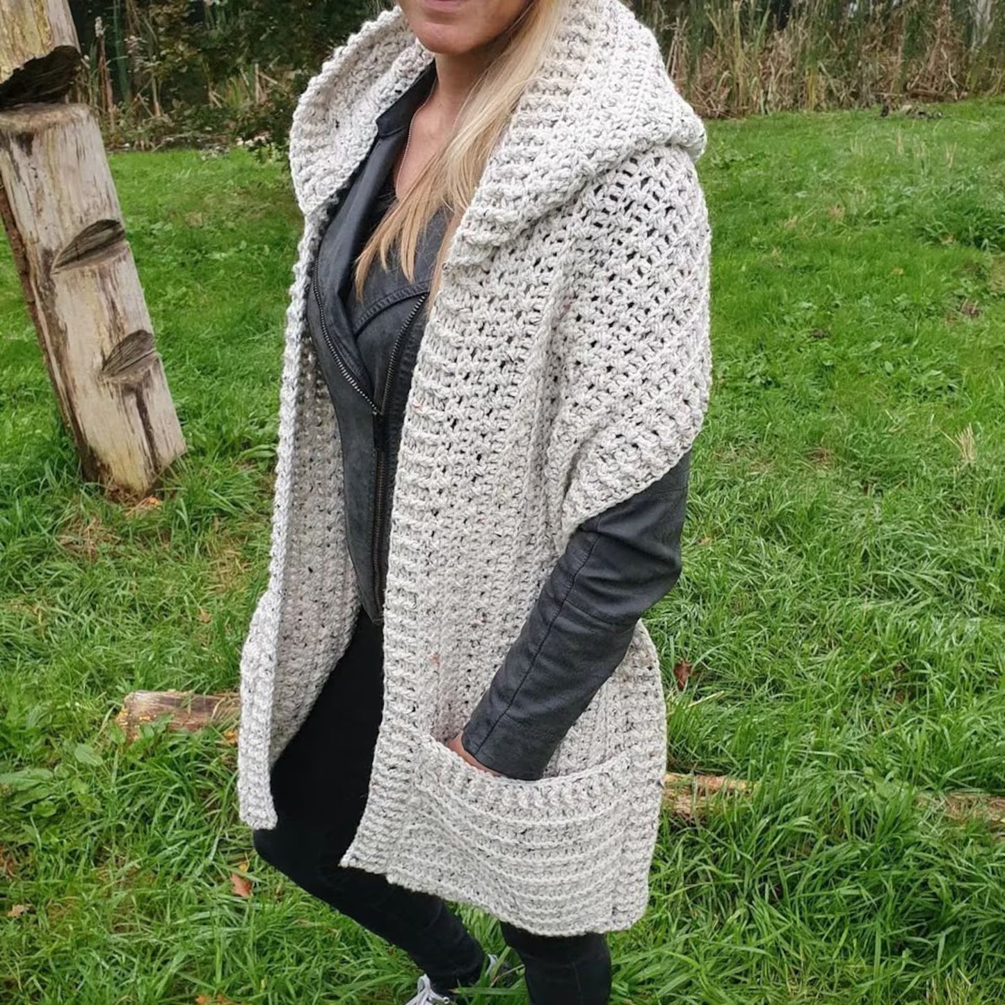🧣 Cozy Hooded Pocket Shawl – Crochet Wrap Pattern (PDF) ✨