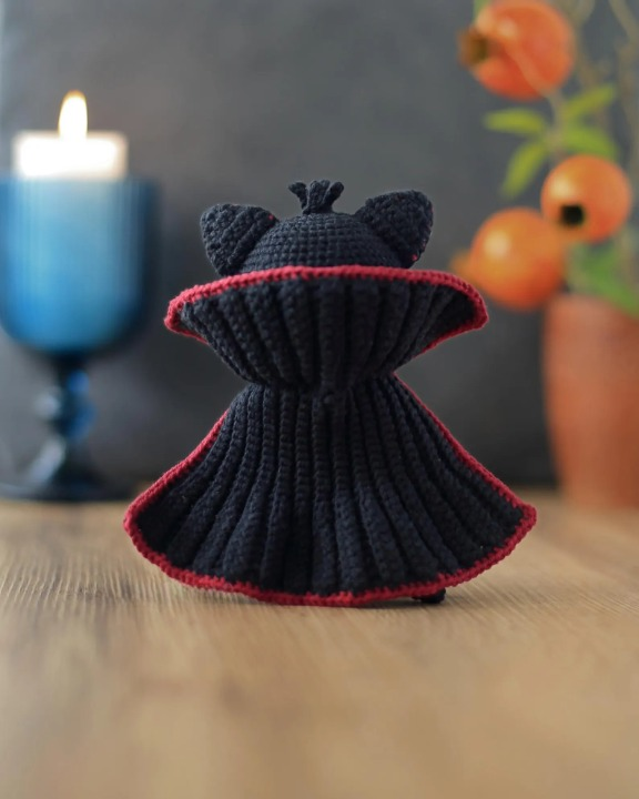 Draco Vampire Cat Amigurumi Crochet Pattern